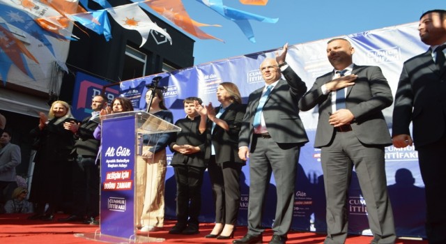 Ayvalıkta Cumhur İttifakı Belediye Başkan adayı Gür sahaya indi
