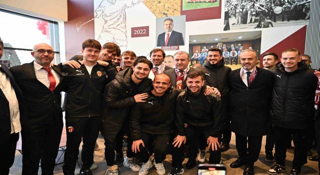 Bakan Bak, İnegölde spor tesisi açılışında konuştu: Türkiye bir spor devrimi yaşıyor