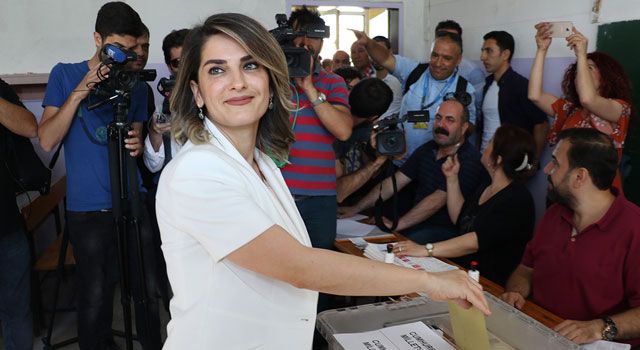 Başak Demirtaş İBB Adaylığından Çekildi