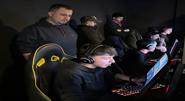 Başkan Adayı Ertuğ, E-Spor Etkinliğinde Gençlerle Bir Araya Geldi