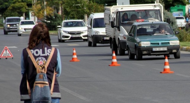 Bayburtta trafiğe kayıtlı araç sayısı 17 bin 422 oldu