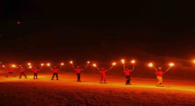 Bitliste meşaleli kar festivali
