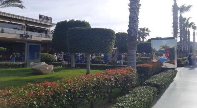 Bodrumda onlarca kişinin gözü önünde husumetlisini vurdu