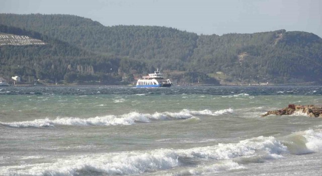 Bozcaada ve Gökçeadaya yarınki bazı feribot seferlerine fırtına engeli