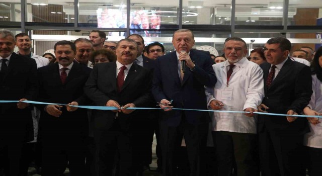 Cumhurbaşkanı Erdoğan: 85 milyon, asrın birlikteliğini sergileyerek şehirlerimizi en kısa sürede ayağa kaldırmanın yollarını arayacağız