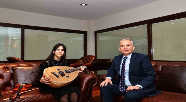 Cumhurbaşkanı Erdoğana keman çalan Ecrin uduna kavuştu