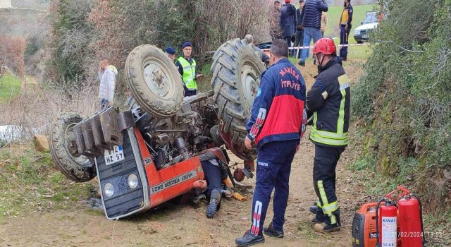 Devrilen traktörünün altında hayatını kaybetti