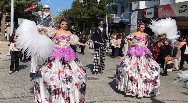 Doğu kışı yaşarken, Datçada Badem Çiçeği Festivali başladı