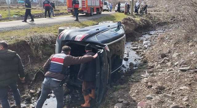 Elazığda otomobil yoldan çıkıp takla attı: 1 yaralı