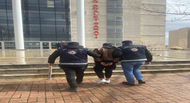 Elazığda yakalanan göçmen kaçakçısı tutuklandı