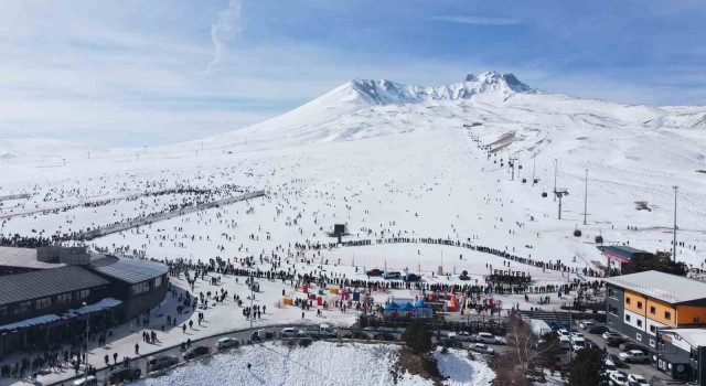 Erciyeste hafta sonu pistler doldu taştı