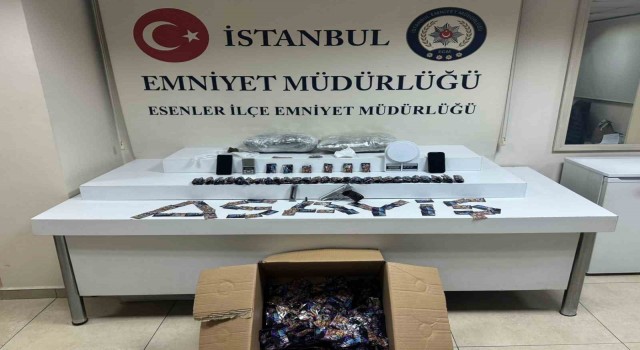Esenlerde 2.5 kilogram uyuşturucuyu sakız kutularına gizlemişler: 2 gözaltı