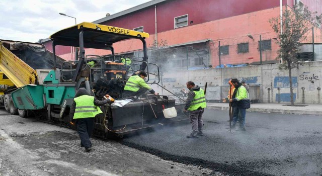 Esenyurtta cadde ve sokaklarda asfaltlama çalışmaları sürüyor