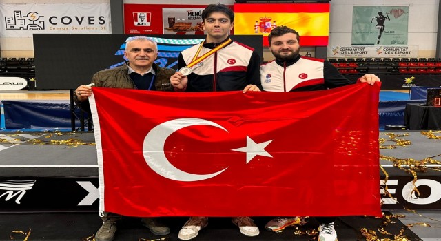 Eskrimci Toprak Altınçekiçten gümüş madalya