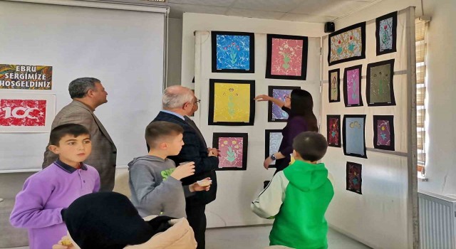 Gedizde ortaokul öğrencilerinden ebru sergisi