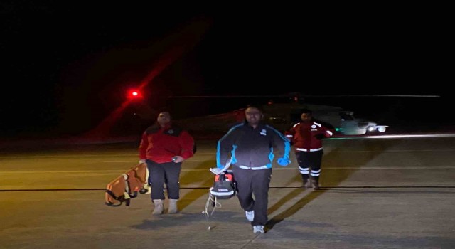Gökçeadada rahatsızlanan hasta askeri helikopterle Çanakkaleye getirildi