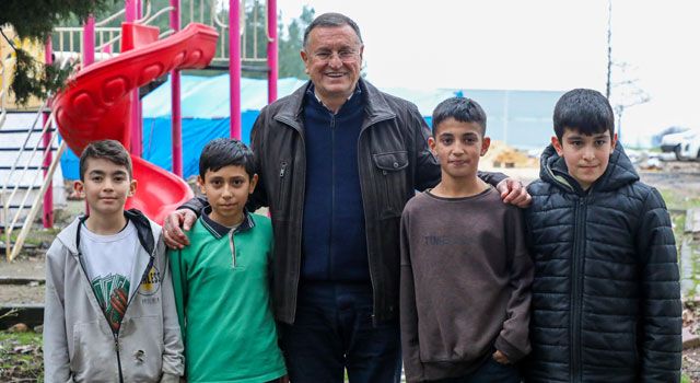 Hatay Büyükşehir Belediye Başkanı Savaş Hassa'da Vatandaşlarla Buluştu
