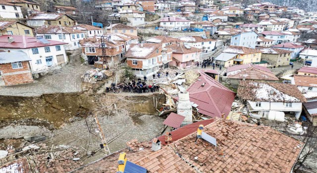 Heyelan yaşanan köyün önemli bir bölümü taşınacak