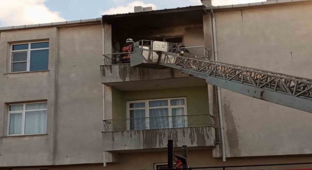 İki katlı evde çıkan yangın uzun uğraşlar sonucu kontrol altına alındı