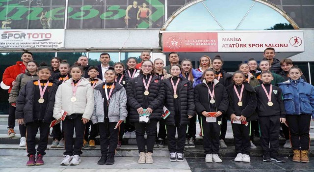 İl Müdürü Öztürk, şampiyon sporcuları tebrik etti