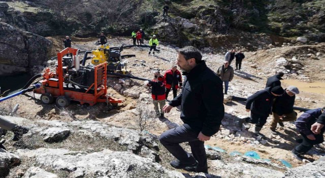 İliçte vadiden akan suyun yığına karışmaması için tahliye işlemi devam ediyor