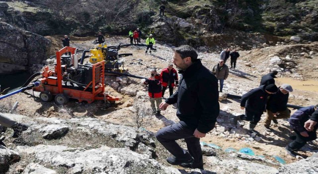 İliçte vadiden akan suyun yığına karışmaması için tahliye işlemi devam ediyor