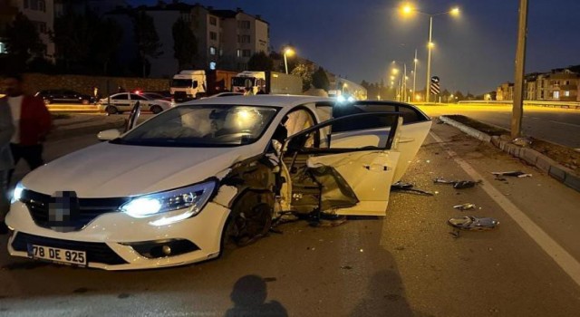 İnegölde iki otomobil çarpıştı: 4 kişi yaralandı