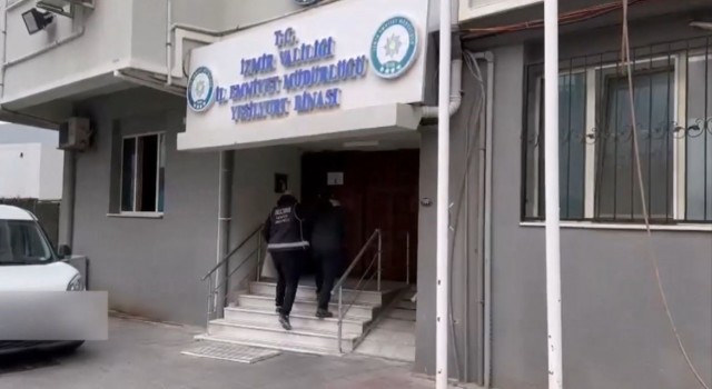 İzmirde FETÖ operasyonu: 23 gözaltı