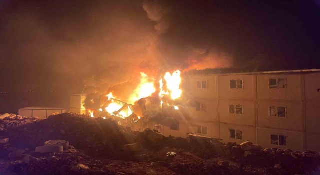 Kahramanmaraşta işçilerin kaldığı konteynerlerde yangın: 11 yaralı