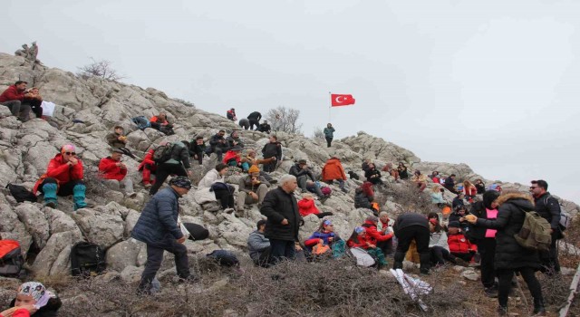 Kar şenliğinde dağda kar bulamadılar