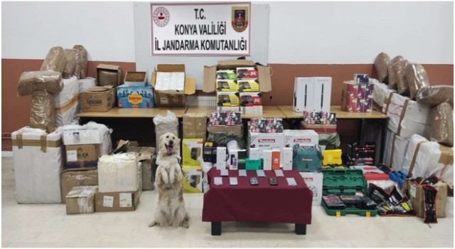 Kargo aracında piyasa değeri 2 milyon 500 bin lira kaçak eşya ele geçirildi