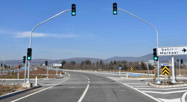 Kaza üzerine kaza olan kavşağa trafik ışık sistemi kuruldu