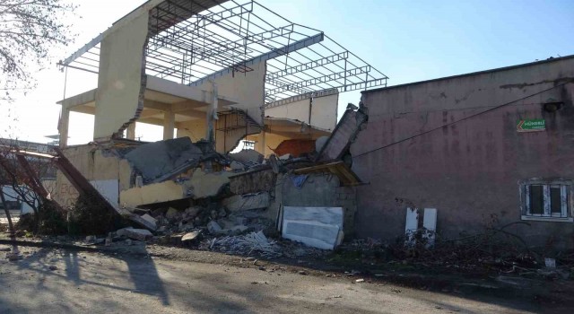 Malatyada sanayi sitesinde 6 dükkanın bulunduğu blok çöktü