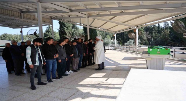 Marmarada batan Batuhan A gemisinde ölen kadın mürettebat Adanada toprağa verildi