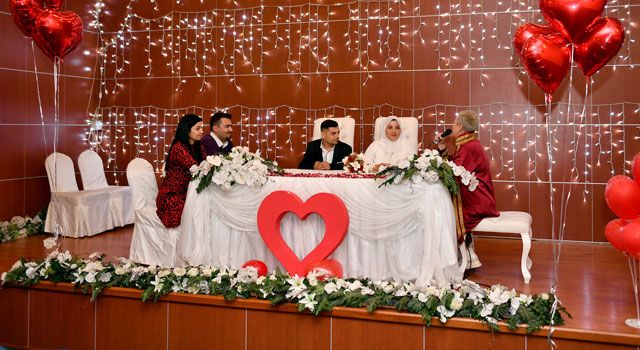 Mersin Büyükşehir Belediyesi Sevgililer Günü'nde Mutluluk Dağıttı