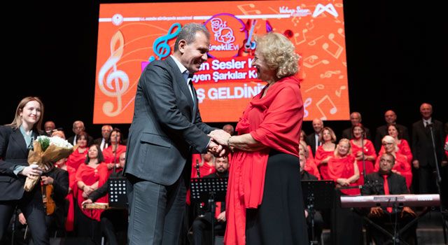 Mersin'de Emeklilerden Muhteşem Konser