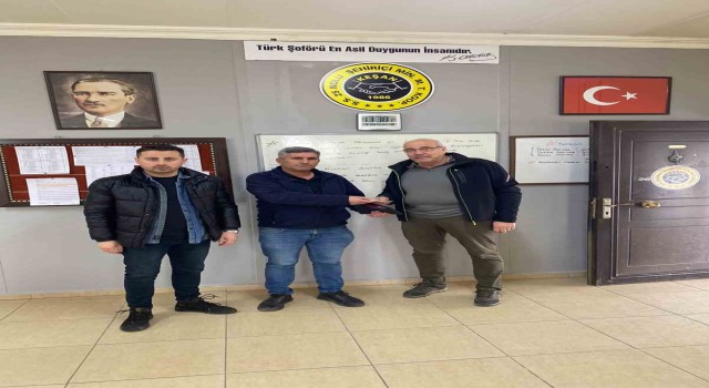 Minibüste unutulan cüzdanı sahibine ulaştırdı