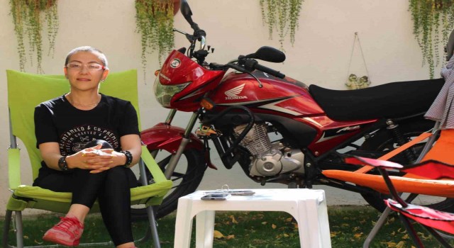 Motosiklet tutkunu kadın kansere yenik düştü