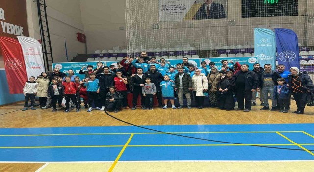 Okul sporları küçük erkekler güreş müsabakaları tamamlandı