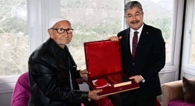 Osmaniye Valisi Yılmaz, Kore Gazisi Mehmet Topçu'yu Ziyaret Etti
