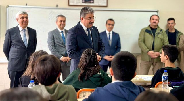 Osmaniye Valisi Yılmaz Şehit Yasemin Tekin Ortaokulu'nu Ziyaret Etti