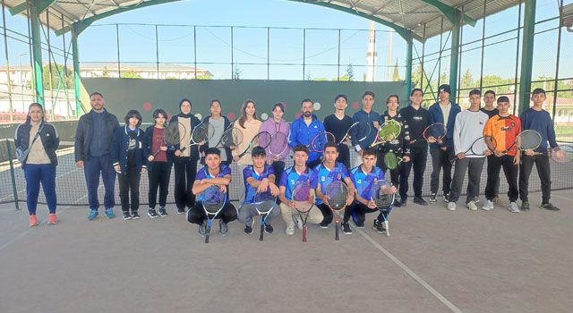 Osmaniye'de Tenis Müsabakaları Yarı Finallerle Devam Ediyor