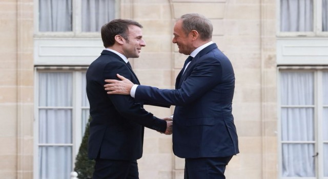 Polonya Başbakanı Tusk ile Fransa Cumhurbaşkanı Macron Paris'te bir araya geldi