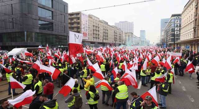 Polonyalı çiftçiler AB'nin tarım politikalarını ve Ukraynadan yapılan ithalatı protesto etti