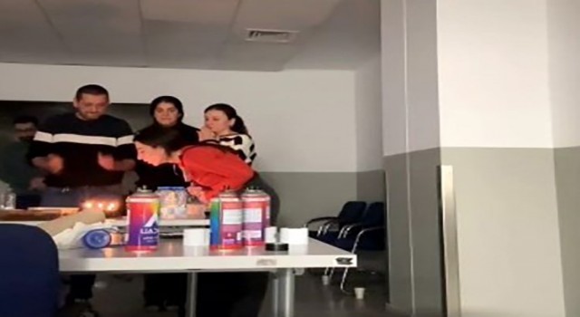 Rehine krizinde doğum günü kutlaması