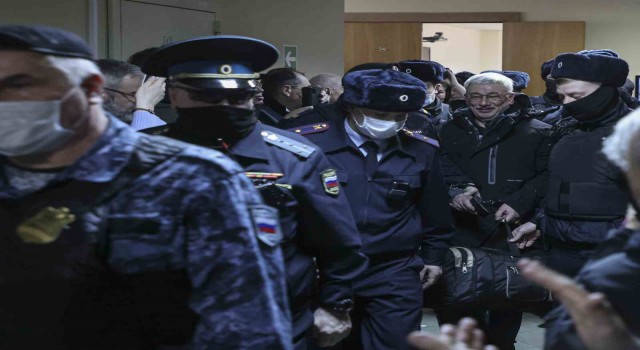 Rusya'da insan hakları aktivisti Orlov, hapis cezasına çarptırıldı