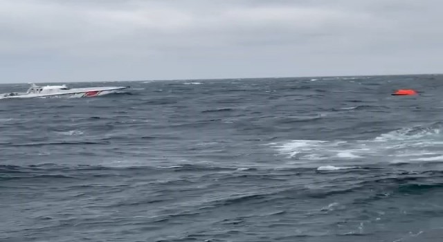 Sahil güvenlik ekipleri batan geminin bulunduğu bölgeyi böyle tarıyor