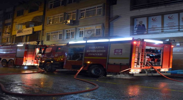 Sakaryada market deposunda yangın