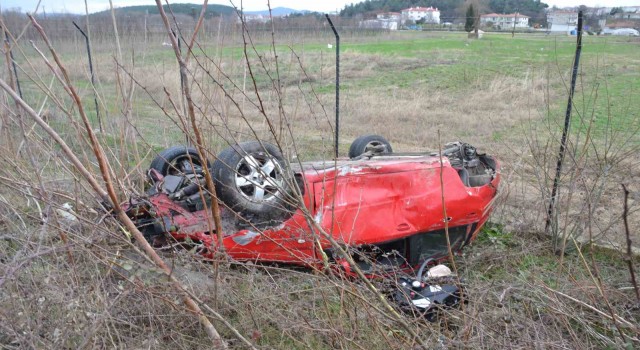 Şarampole uçan otomobilin sürücüsü yaralandı