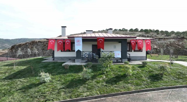 Şehit Özdemirin ailesine evi teslim edildi
